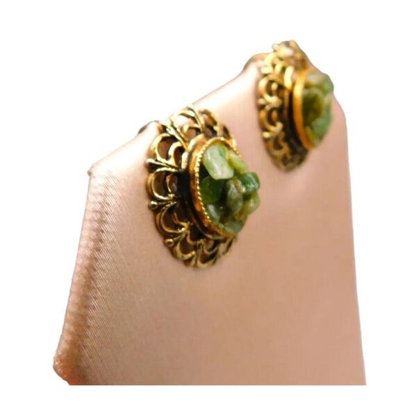 Vintage Clip On Agate Earrings Green Clustered Chips Filigree Gold Tone - Picture 3 of 11